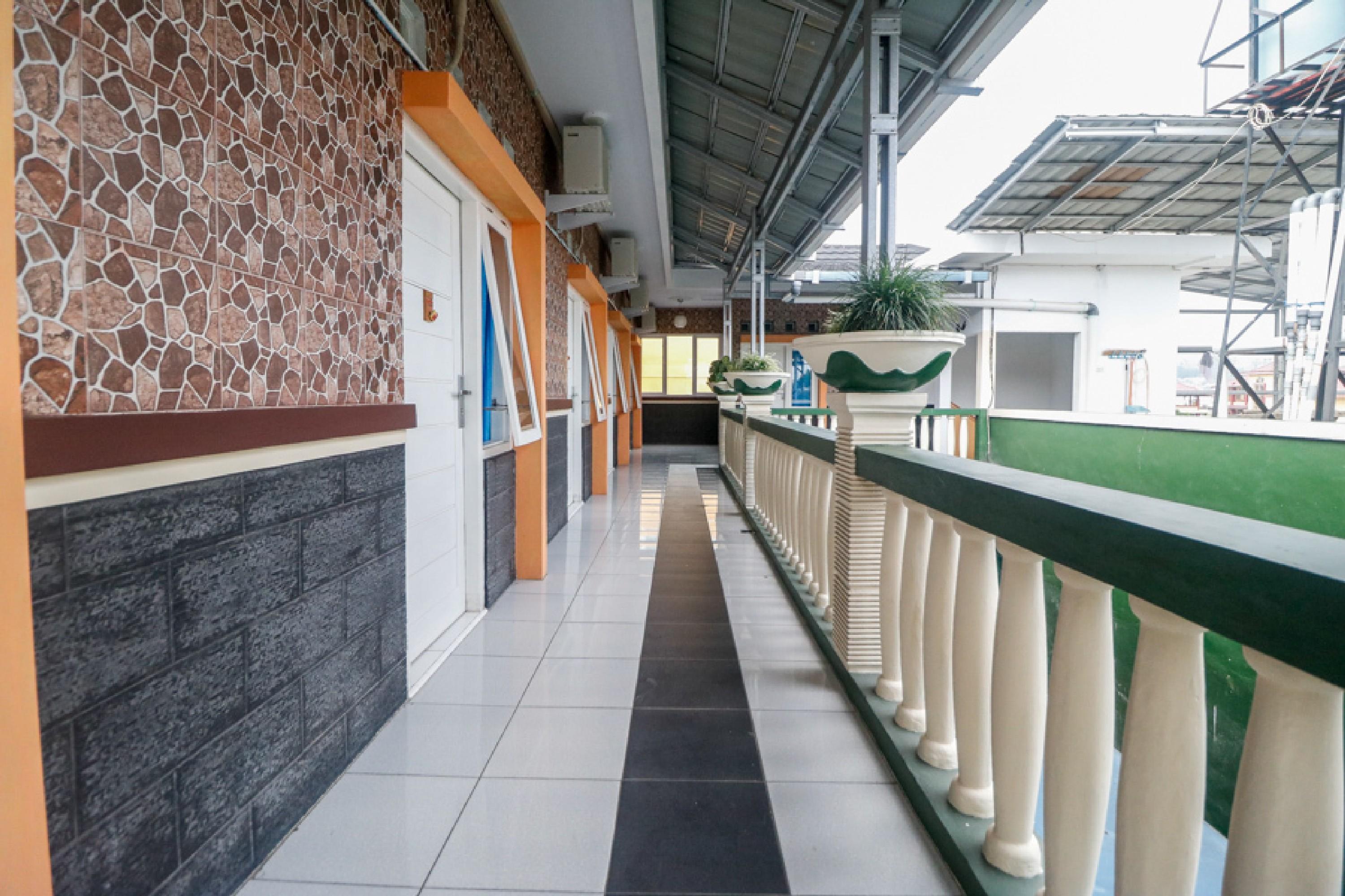 RedDoorz near Kartini Mall Lampung Bandar Lampung Esterno foto